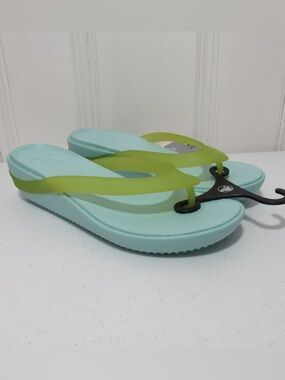 Crocs Carlie Platform Flip Flop Sandals Size 9 Sea foam Celery NWT